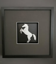 Lade das Bild in den Galerie-Viewer, 3D-Objektbilderrahmen (ca. 35 x 35 cm) mit Motiv &quot;Springendes Pferd&quot;
