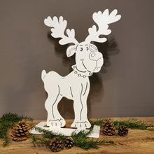 Lade das Bild in den Galerie-Viewer, Knuffiger Elchhund Fred aus Aluminium in weiß für drinnen &amp; draußen in zwei Größen
