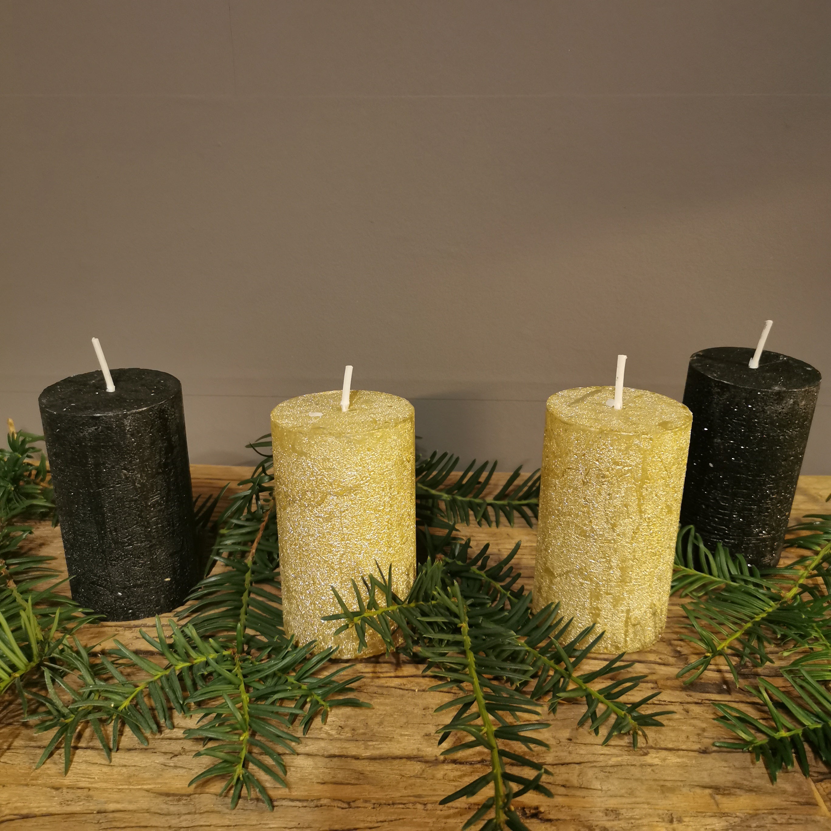 Metallic Kerze in gold oder schwarz – ALRABI Metall & Design