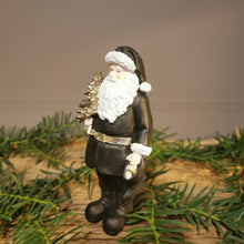 Lade das Bild in den Galerie-Viewer, Weihnachtsmann in schwarz-weiß-silbergold mit netten kleinen Accessoires
