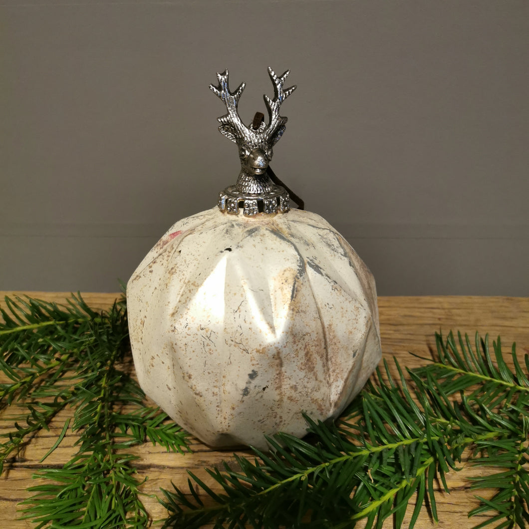 Weihnachtskugel mit Hirschkopf im antiklook 20 cm hoch zum Hinstellen oder Hinhängen in drei Farben