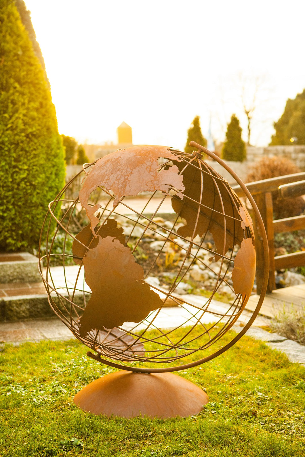 Edelrost-Weltkugel XXL, drehbar, eine ausgefallene Gartendeko z.B. für Weltenbummler