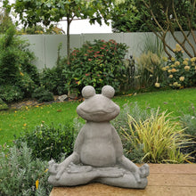 Lade das Bild in den Galerie-Viewer, Großer und schwerer Meditations-Frosch zum Entspannen im Naturton HANDMADE aus Steinguß (frostfest -30 Grad)
